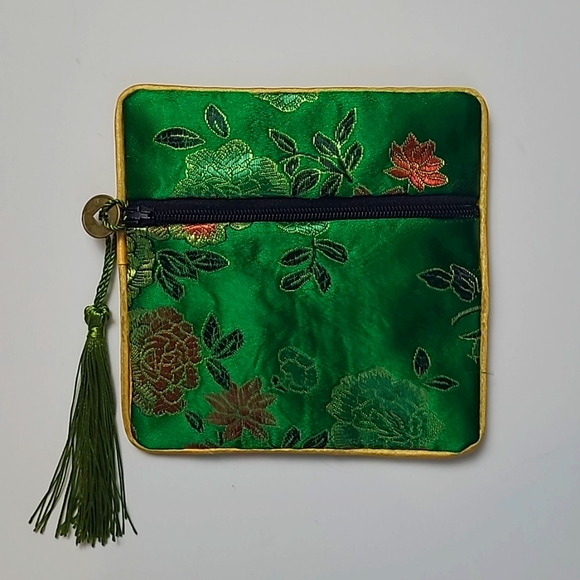 Floral Embriodery Zipper Square Pouch 4 3/4" × 4 3/4" - Picture 1 of 3